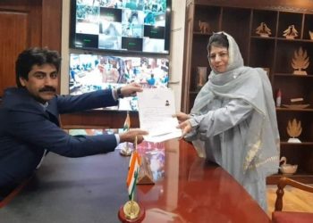 محبوبہ مفتی کی لوگوں سے الیکشن کا بائیکاٹ نہ کرنے کی اپیل