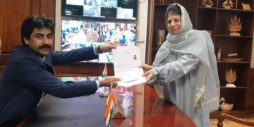 محبوبہ مفتی کی لوگوں سے الیکشن کا بائیکاٹ نہ کرنے کی اپیل