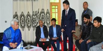 سرینگر کشتی الٹنے کا سانحہ:ایل جی سنہا کی متاثرین سے ملاقات