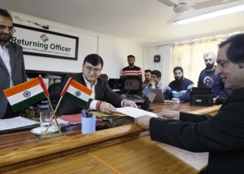 بارہمولہ :سجاد لون اورکاغذات نامزدگی داخل کئے