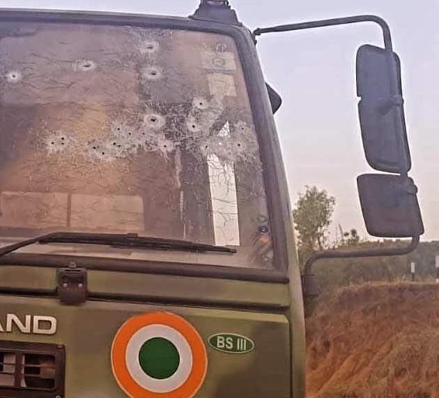 پونچھ میں دہشت گردوں کے حملے میں فضائیہ کے ۴ اہلکار زخمی