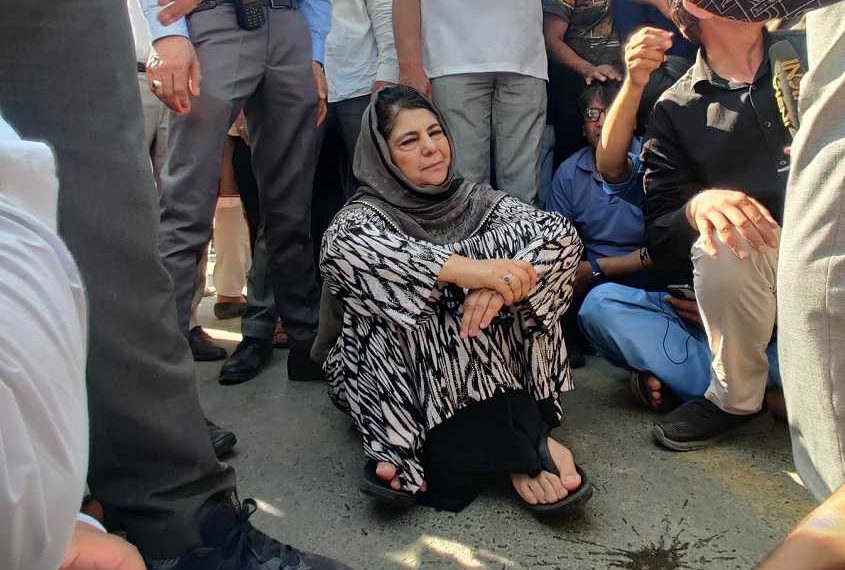 انتخابی ضابطہ اخلاق کی خلاف ورزی کرنے پر محبوبہ مفتی کے خلاف مقدمہ درج