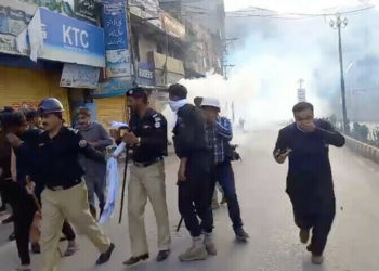 پاکستان کے زیر قبضہ کشمیر میں بڑے پیمانے پر احتجاج، پولیس کی فائرنگ ‘گرفتاریاں‘ہلاکتیں