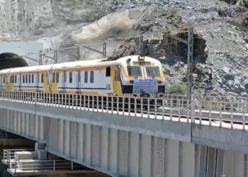 دنیا کے بلند ترین چناب ریلوے پل پر ریلوے کی کامیاب آزمائش