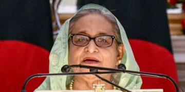بنگلہ دیش بحران: شیخ حسینہ استعفیٰ دینے کے بعد ہندوستان روانہ