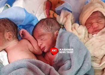 شمالی کشمیر کے ٹنگمرگ میں خاتون نے تین بچوں کو جنم دیا