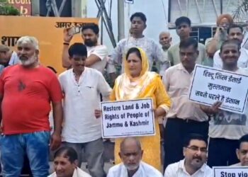 جموں و کشمیر کا ریاست کا درجہ بحال کرنے کےلئے متحدہ اپوزیشن کا جموں میں احتجاجی مظاہرہ