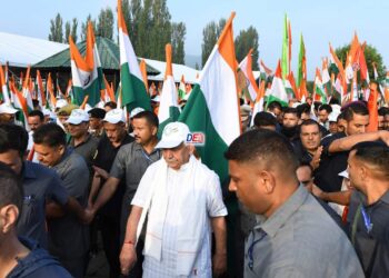 منوج سنہا نے سری نگر میں ‘ترنگا ریلی’ کی قیادت کی