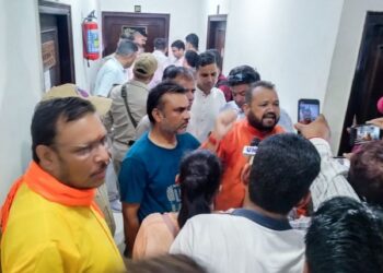 ٹکٹوں کی تقسیم :بی جے پی کی مشکلات جاری‘ لیڈروں کے استعفے بھی