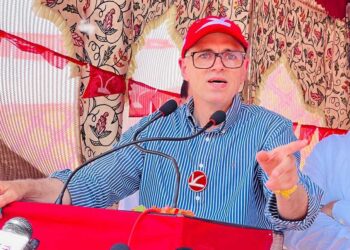 اسمبلی انتخابات کیلئے غیر ملکی سفراکو مدعو کرنے پر عمر کی مرکز کی تنقید