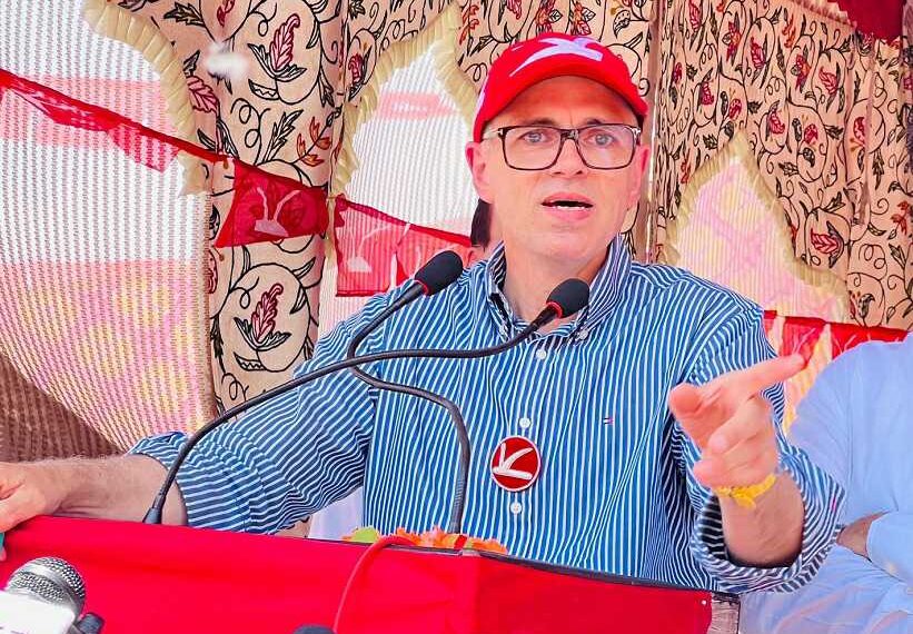 اسمبلی انتخابات کیلئے غیر ملکی سفراکو مدعو کرنے پر عمر کی مرکز کی تنقید