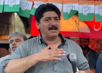 کمر درد کی وجہ سے کھڑا نہ رہ سکا ہم تحقیقات کررہے ہیں :پولیس