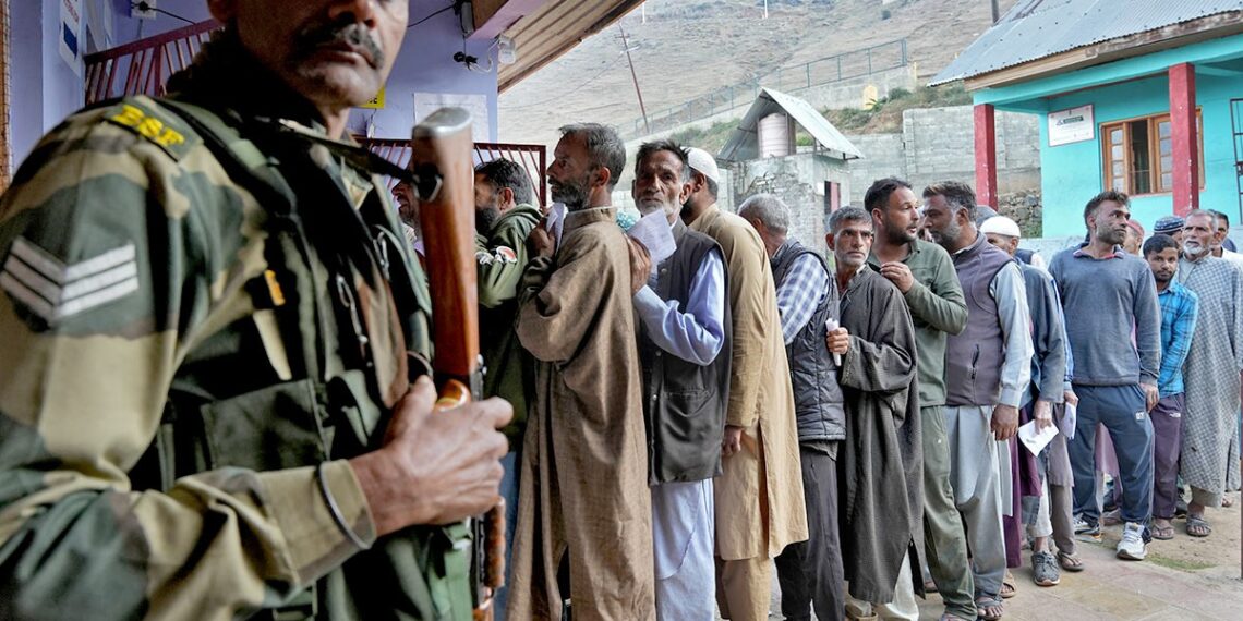 آخری مرحلے میں صبح 9 بجے تک 11.6 فیصد رائے دہی ریکارڈ کی گئی