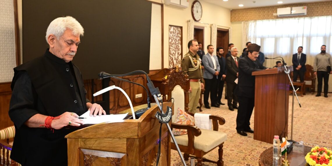 مبارک گل نے راج بھون میں عبوری اسپیکر کا حلف لیا