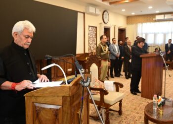 مبارک گل نے راج بھون میں عبوری اسپیکر کا حلف لیا
