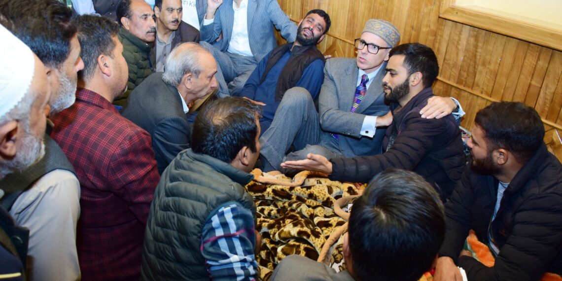وزیر اعلیٰ مقتول ڈاکٹر شاہنواز احمد کی رہائش گاہ پر گئے