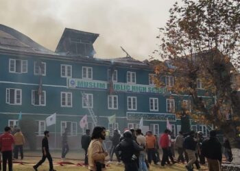 راج باغ میں آتشزدگی‘ اسکولی عمارت کو نقصان‘ بچے محفوظ
