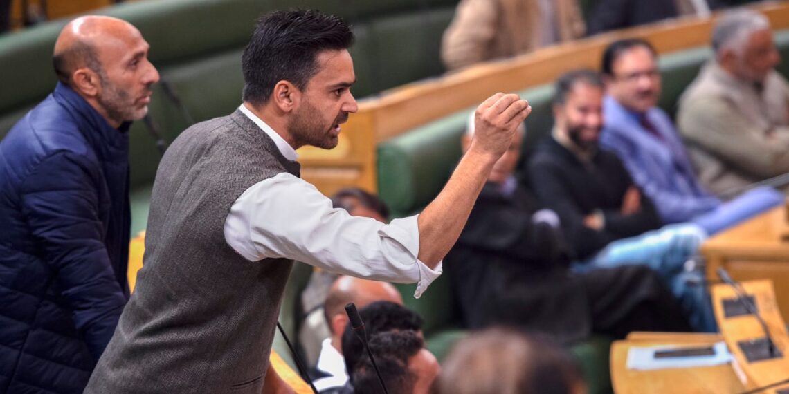 اگر ہم دفعہ۳۷۰بحال نہیں کرسکتے ہیں کم سے کم اس پر بات تو کرسکتے ہیں:وحید پرہ