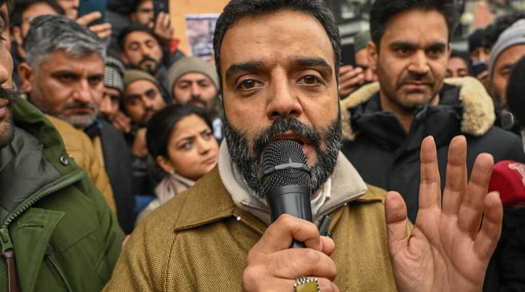 طلبا احتجاج میں ‘ این سی ‘وزیر اعلیٰ کے بیٹے ‘ اور پی ڈی پی نے حصہ لیا