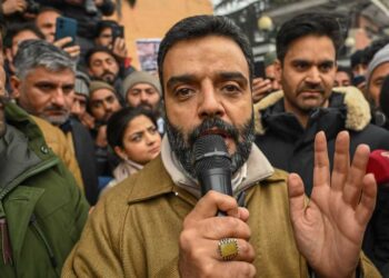 طلبا احتجاج میں ‘ این سی ‘وزیر اعلیٰ کے بیٹے ‘ اور پی ڈی پی نے حصہ لیا