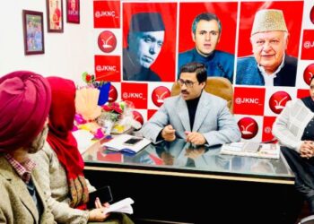 ممبر اسمبلی لالچوک کا فوج کی انہدامی مہم کیخلاف احتجاجی دھرنا