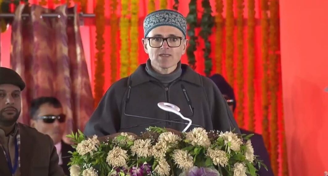 وزیر اعظم مودی کی موجودگی میں وزیر اعلی عمر نے ریاست کا درجہ بحال کرنے پر زور دیا