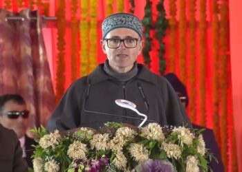 وزیر اعظم مودی کی موجودگی میں وزیر اعلی عمر نے ریاست کا درجہ بحال کرنے پر زور دیا