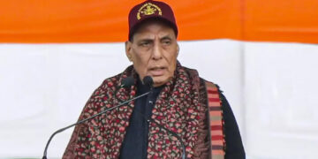 وزیر دفاع نے اکھنور میں ۱۰۸فٹ بلند قومی پرچم لہرایا