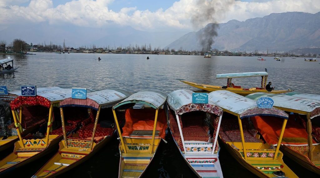 کشمیر میں موسم خشک‘شبانہ درجہ حرارت ایک بار نمایاں گراوٹ