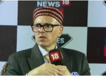 جموں و کشمیر میں میر واعظ سیکورٹی بیان پر اپوزیشن نے عمر عبداللہ کو نشانہ بنایا۔ 