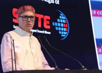 جموں و کشمیر ‘بری نظر’ کے سائے سے نکل کر اہم سیاحتی مقام بن رہا ہے: عمر