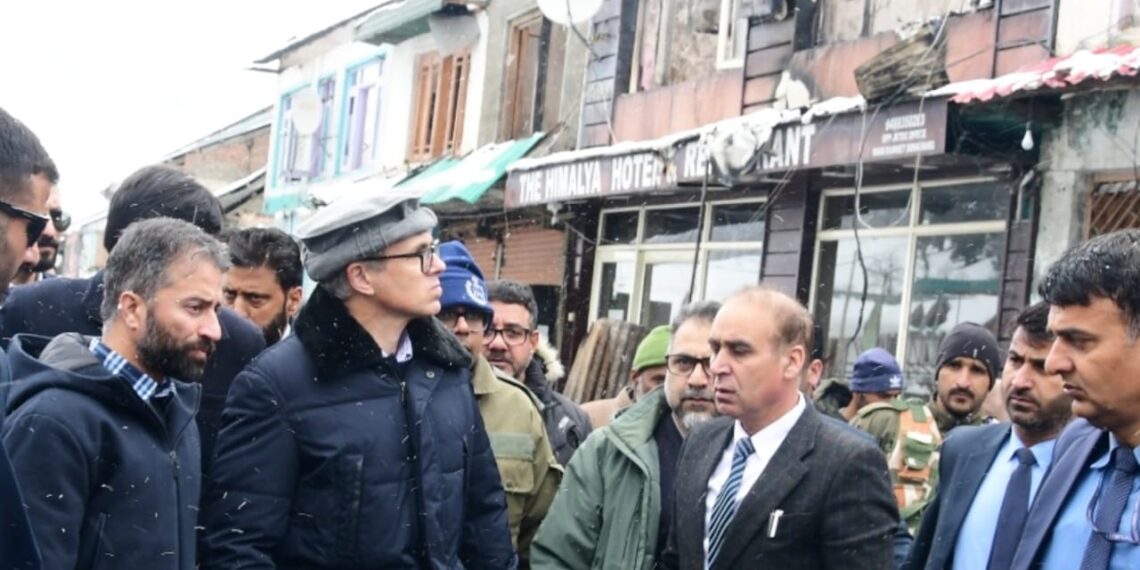 وزیر اعلی کا سونمرگ کا دورہ کیا، آگ سے ہونے والے نقصانات کا جائزہ