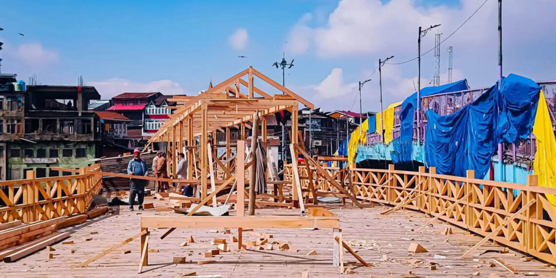 امیرا کدل فٹ برج تکمیل کے آخری مرحلے میں/’ سیاحوں کیلئے باعث کشش ہوگا‘