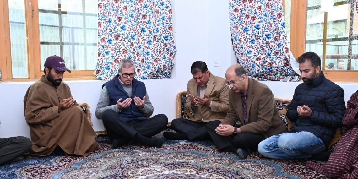 بی جے پی کے فقیر محمد خان کی موت پر تعزیت کیلئے وزیر اعلیٰ کنگن گئے