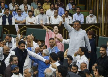 وقف ایکٹ کیخلاف احتجاج پر اسمبلی کی کارروائی دن بھر کیلئے ملتوی