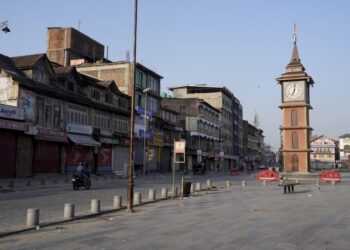 پہلگام حملے کے خلاف وادی میں ہڑتال‘ سڑکیں سنسان، بازار بند