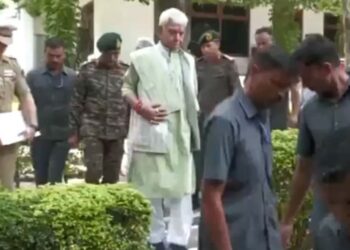 منوج سنہا کا دورہ پونچھ، فوج اور بی ایس ایف اہلکاروں سے ملاقات کی