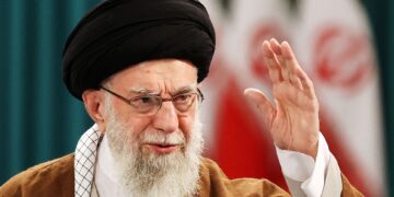 ایران کبھی سرنڈر نہیں کرے گا :ایرانی سپریم لیڈرخامنہ ای