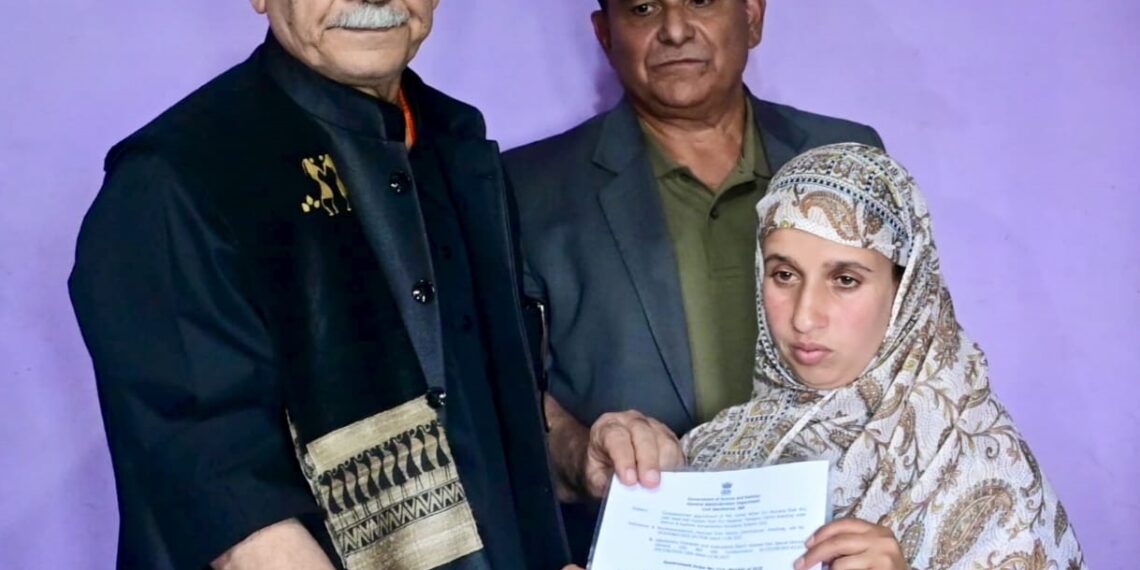 سنہا کا دورہ پہلگام‘عادل احمد کی اہلیہ کو سرکاری نوکری دی