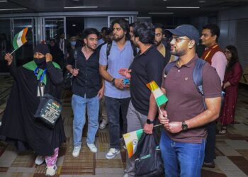 آپریشن سندھو:اب تک ۸۲۷ بھارتی شہریوں کو ایران سے بحفاظت واپس وطن لایا گیا