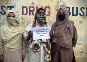 بارہمولہ میں خاتون منشیات فروش کو گرفتار‘ممنوعہ اشیاء ضبط