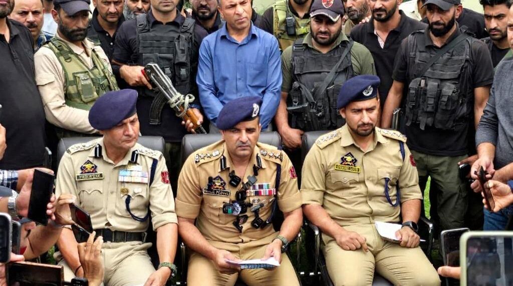گاندربل قتل معاملہ :چھوٹی بہن کے قتل کے الزام میں بڑی بہن گرفتار تلخ کلامی کے بعد ڈنڈے سے بہن کے سر پر وار کرکے اسے ہلاک کیا:پولیس