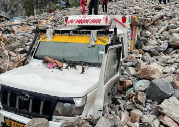 جموںسرینگر قومی شاہراہ کو چار دن بعد درماندہ گاڑیوں کیلئے کھول دیا گیا