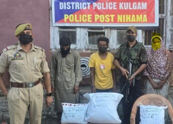 شوپیاں میں۳منشیات فروش گرفتار، ممنوعہ مواد بھی بر آمد