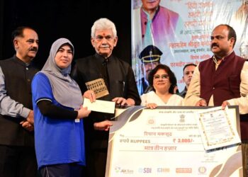 برسوں میں ہندی ملک کو جوڑی والی زبان بن گئی ہے ‘’۷۵