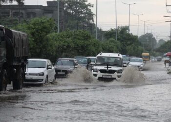 اگلے۴۰گھنٹوں میں کشمیر میں شدید بارش‘بادل پھٹنے کا امکانـ:ڈی ایم اے
