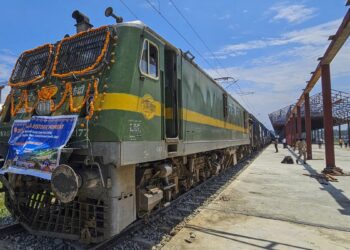  اقتصادی ترقی کے ایک نئے دور کا آغاز:پہلی مال بردار ٹرین سیمنٹ لے کر اننت ناگ پہنچی 