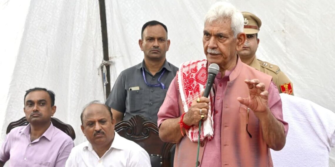 ’اس مشکل وقت میں ہم لوگوں کے ساتھ ہیں‘