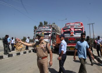 قومی شاہراہ بڑی گاڑیوں کیلئے بحال