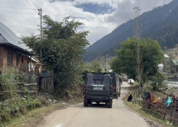 کوکرناگ میں انسداد دہشت گرد آپریشن کے دوران ۲فوجی لاپتہ